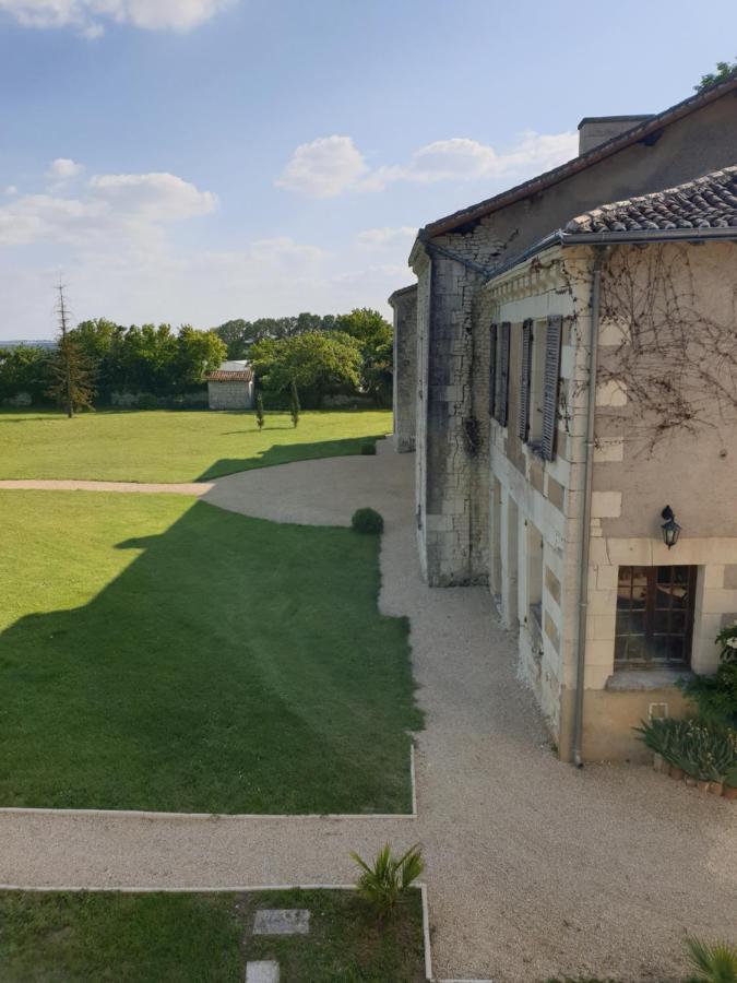 Monts-sur-Guesnes Domaine De Bourgville מראה חיצוני תמונה