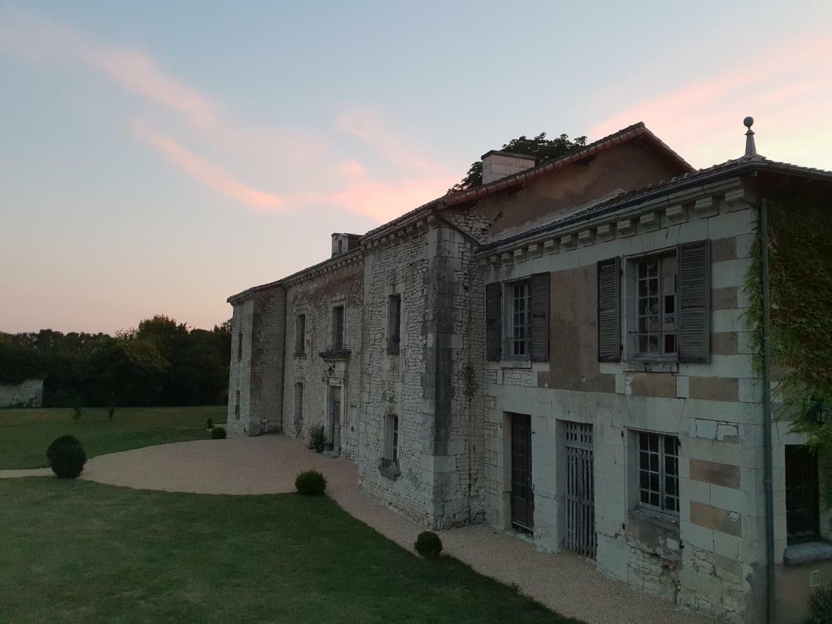 Monts-sur-Guesnes Domaine De Bourgville מראה חיצוני תמונה