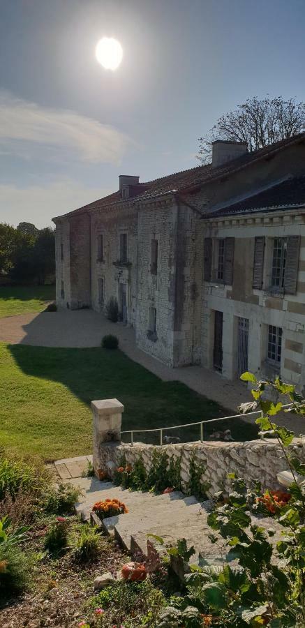 Monts-sur-Guesnes Domaine De Bourgville מראה חיצוני תמונה