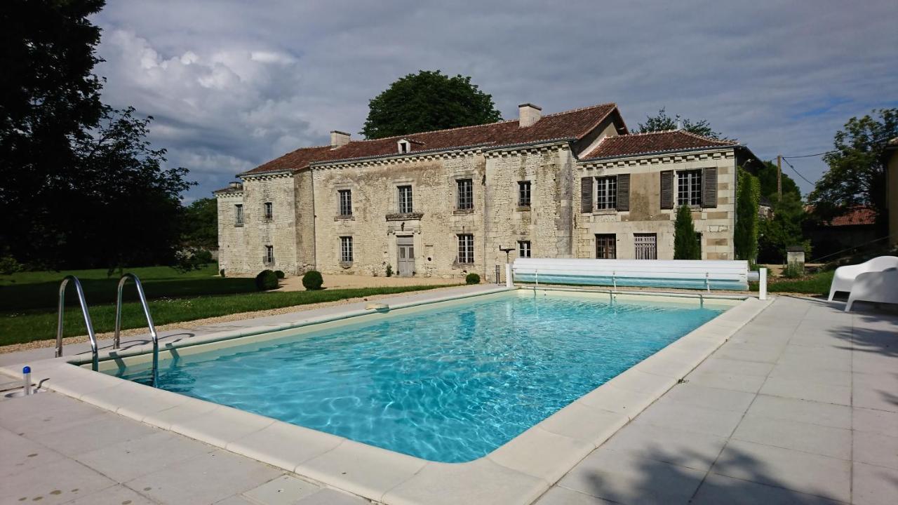 Monts-sur-Guesnes Domaine De Bourgville מראה חיצוני תמונה