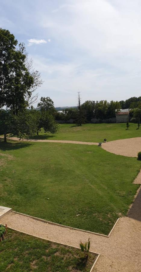 Monts-sur-Guesnes Domaine De Bourgville מראה חיצוני תמונה